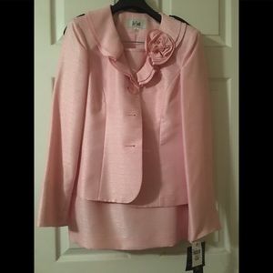 Classy Shimmer Pink LeSuit ensemble 🌟